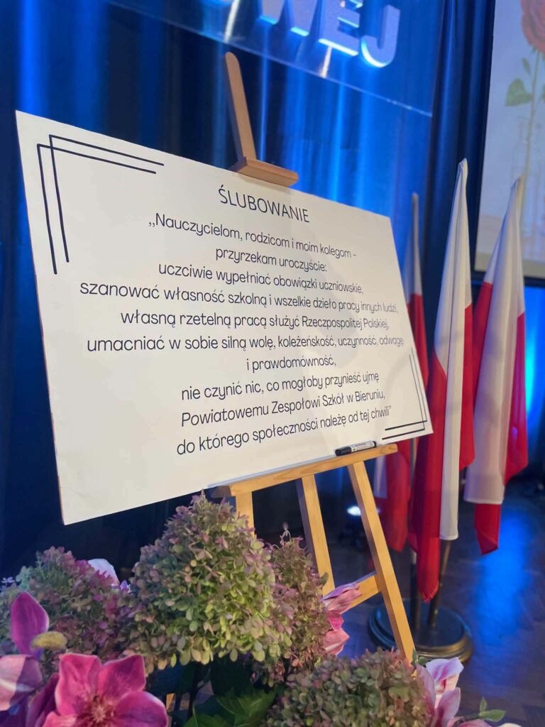 Uroczyste ślubowanie uczniów klas pierwszych i obchody Dnia Edukacji Narodowej